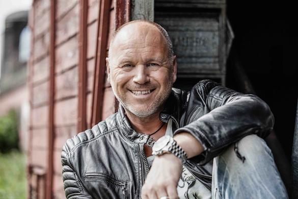 Olaf Henning verbindet auf seinem neuen Album den typischen Schlagerpop und rockige Elemente. Neues Album Olaf Henning