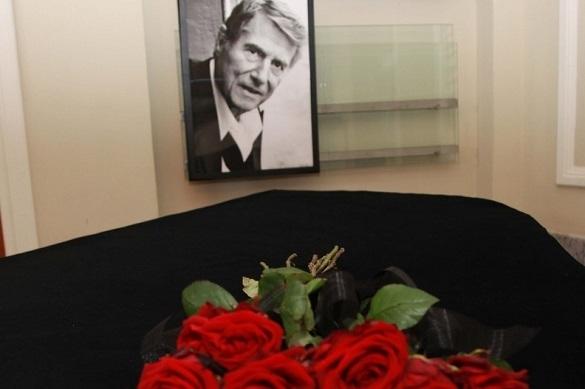 Nach der Trauerfeier für geladene Gäste konnten sich Fans in Kondolenzbücher eintragen. Udo Jürgens Trauerfeier Zürich