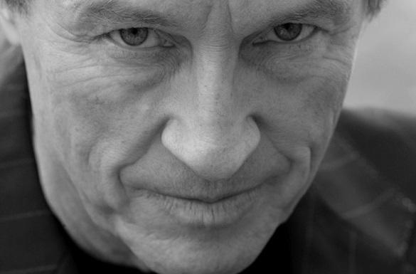 Die unendlichen Weiten des Webs passen zu dem spirituellem Künstler. Christian Anders Internet
