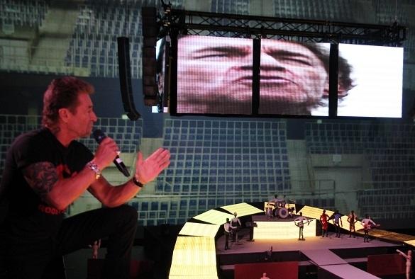 Peter Maffay von allen Seiten - das ist das Tour-Konzept des Sängers. So haben alle Zuschauer dieselben Bedingungen beim Konzert. Peter Maffay Tour 360 Grad