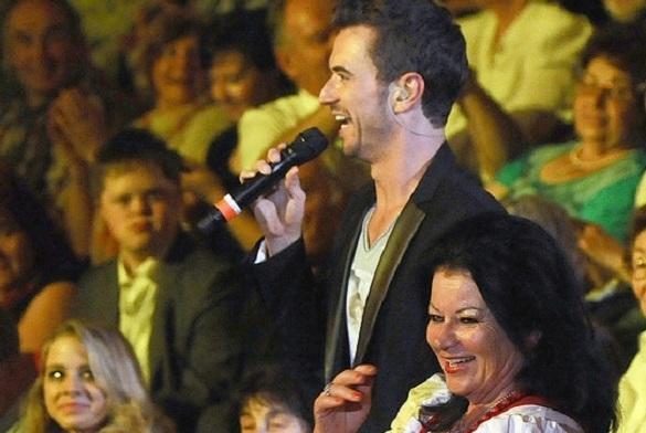 Florian Silbereisen beherrscht meist mit Helene Fischer die Schlagzeilen. Doch die Familie des 33-Jährigen ist groß. Florian Silbereisen Familie