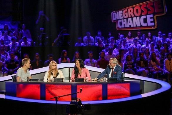41 Volunteers des ESC versuchen ab April ihr Glück als Gesangstalente: sie treten bei Die große Chance als Chor an. ORF Die große Chance