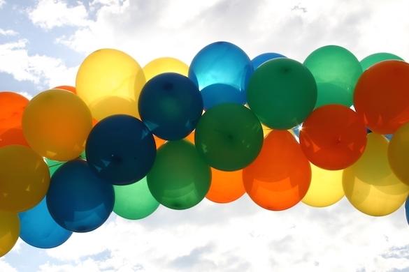 Die Farben des Regenbogens sind weltweites Symbol für Toleranz. gay songs