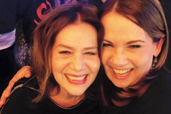 Jenny Jürgens zeigte sich wieder in schwarz, jedoch mit strahlendem Lachen. Jenny Jürgens Berlinale