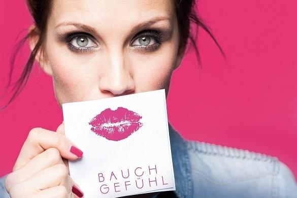 Auf ihrem neuen Album bietet Anna-Maria Zimmermann Schlagermusik im Tanzgewand. Anna-Maria Zimmermann Bauchgefühl