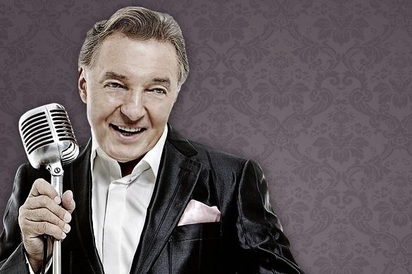 Karel Gott macht’s vor: Mit einem gut sitzenden Anzug kommt man immer gut an. Karel Gott Outfit Styling Look