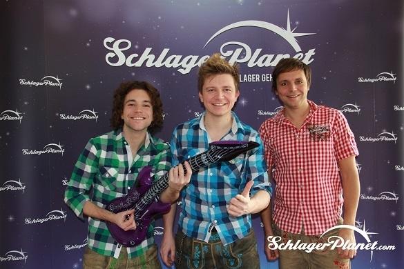 2007 gründeten sich die Dorfrocker. Ihr nächstes Album veröffentlichen sie bei Starwatch Entertainment. Starwatch Entertainment Dorfrocker Holz
