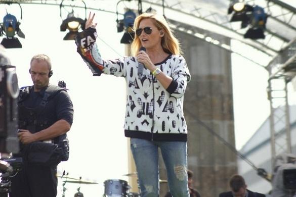 Helene Fischer ist Fußball-Fan. Auch wenn ihr Herz eigentlich schwarz-gelb schlägt, für Paderborn würde sie sicher eine Ausnahme machen. Helene Fischer SC Paderborn