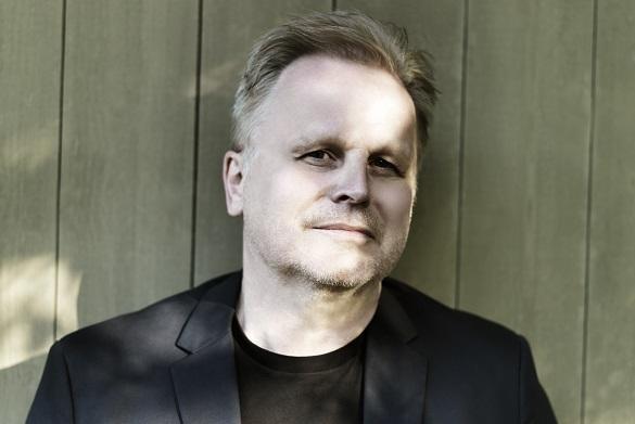 Mich Fang mich an zeigt sich Herbert Grönemeyer von einer ungewohnten Seite. Er überrascht und begeistert gleichzeitig. Herbert Grönemeyer Fang mich an
