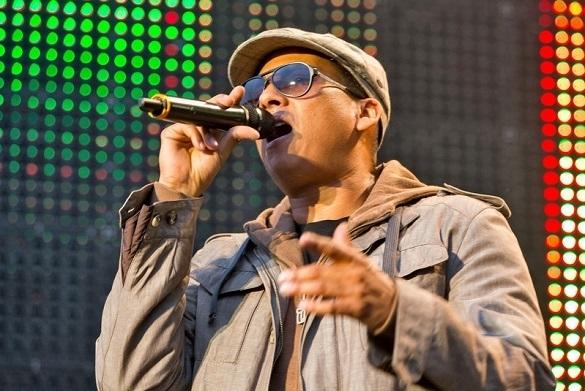 Ob stille Balladen oder aktuell mit elektronischem Sound – Xavier Naidoo probiert sich gerne aus und glänzt in vielen Rollen. Xavier Naidoo Lieder