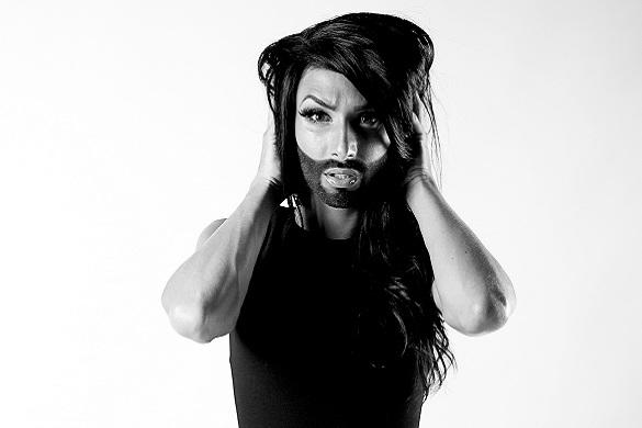 Zur Zeit des Großevents in Wien wird Conchita Wurst in einigen ÖPNV-Linien, die ein oder andere Ansage machen. Conchita Wurst Wiener-Linien