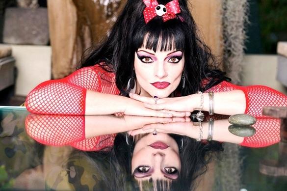 Sie sorgt nicht nur durch ihr extravagantes Aussehen für Furore, Nina Hagen äußert sich auch immer wieder zu prekären Dingen der Weltgeschichte. Nina Hagen 60. Geburtstag