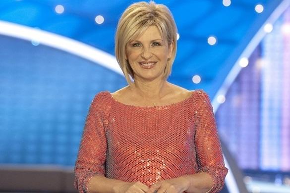 Das ZDF machte Nägel mit Köpfen und verlängerte den Vertrag mit Carmen Nebel. Carmen Nebel ZDF