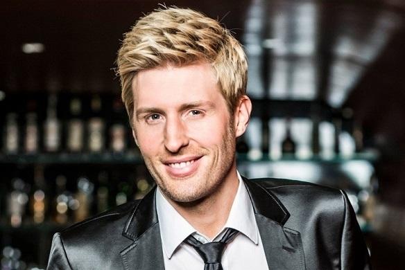 Wer Andy Borg ablösen soll, bleibt weiterhin unbekannt. Auch Maxi Arland traf keine eindeutige Aussage. Maxi Arland Musikantenstadl