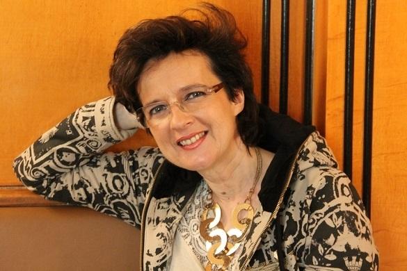 Im Interview mit SchlagerPlanet verriet Monika Martin, warum sie nun nochmal durchstarten möchte. Monika Martin Interview