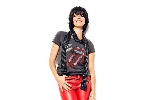 Nenas Musikvideo sind sehr vielseitig - genauso wie die Sängerin selbst, die in ihren Liedern immer wieder neue Facetten zeigt. Nena Musikvideos