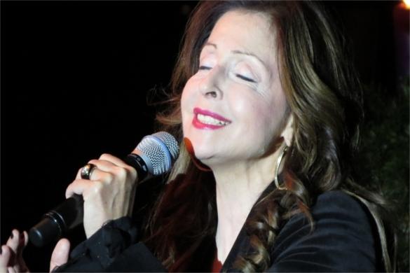So sehen Sieger aus – Vicky Leandros holte den Siegt nach Luxemburg. ESC Deutschland Vicky Leandros