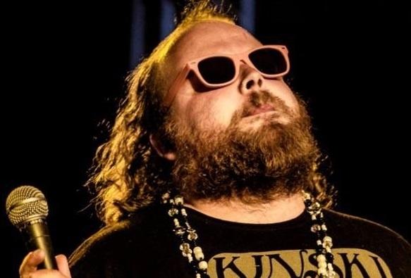Nachdem der Fan seinen Unmut Luft gemacht hatte, konterte Andreas Kümmert . Als er die Auswirkungen seines Posts wahrnahm, machte er seine Absichten noch einmal deutlich. Andreas Kümmert Facebook Shitstorm