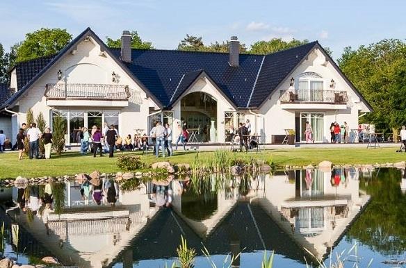 Michael Wendler: Dinslaken ist sein Zuhause, auf dem Gestüt wohnt der Schlagersänger mit Frau Claudia und seinen Pferden. Michael Wendler