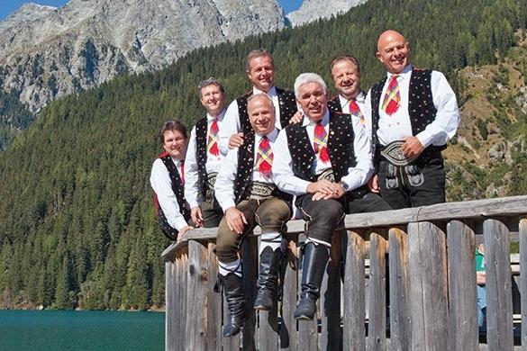 Beim Alpen Flair treten sonst nur Rockbands auf, in diesem Jahr sind auch die Kastelruther Spatzen dabei. Kastelruther Spatzen Alpen Flair