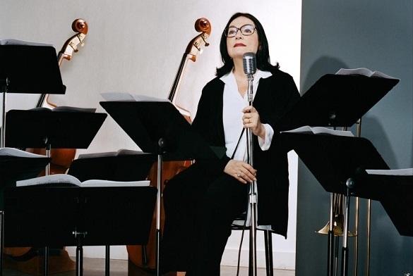 Die Nana Mouskouri Webseite ist auch eine Fanseite mit vielen Infos über Euren Star. Nana Mouskouri