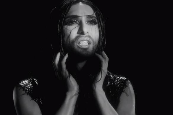 Ganz natürlich und zurückgenommen zeigt sich Conchita Wurst in ihrem neuen Video. Conchita Wurst Video Unstoppable