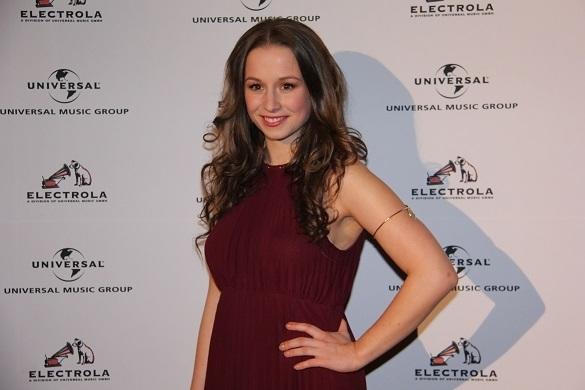 Zwei Alben hat Oonagh bereits veröffentlicht. Seit April ist sie auf erster eigener Tour durch Deutschland unterwegs. Oonagh Lebenshilfe Hannover