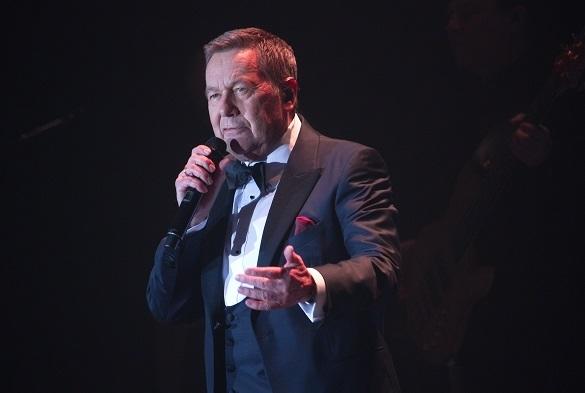 Roland Kaiser steht seit mehr als 40 Jahren auf der Bühne. Seinen erfolgreichsten Hit landete er 1980 mit Santa Maria. Roland Kaiser Geburtstag