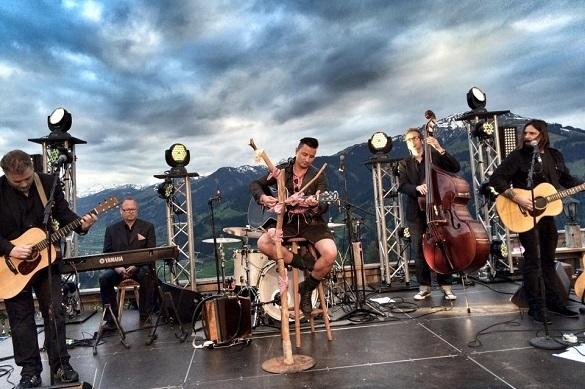 Von den Bergen auf die Straße: Für Andreas Gabalier geht es im Juni zur Formel 1 nach Spielberg. Andreas Gabalier Mountain Man