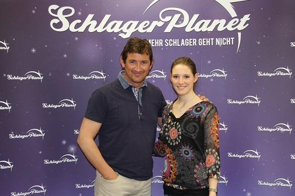 Auch das Solo-Album von Nicol beinhaltet drei Duetttitel gemeinsam mit den Ladinern. Schon als Kind war sie mit dem Duo aufgetreten. Nicol Stuffer Interview