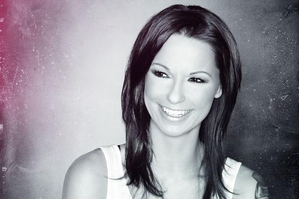 Heute veröffentlicht Christina Stürmer ihr Best of Album Gestern.Heute. Es enthält neue Titel und alte Songs. Christina Stürmer Gestern Heute