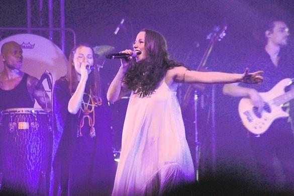 Die charismatische Newcomerin Oonagh erobert mit ihren Auftritten die Herzen ihrer Fans. Sie ging in diesem Jahr auf große Tour. Oonagh Berlin Konzert