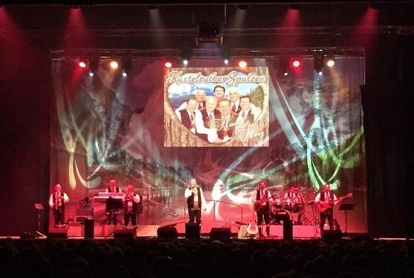 Alpen Flair 2015: Kastelruther Spatzen sind live auf der Bühne beim größten Festival in Südtirol von heute bis zum 21. Juni 2015. Kastelruther Spatzen
