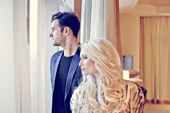 Glasperlenspiel sind momentan mit Helene Fischer auf Tour. Am Freitag erschien ihr neues Album Tag X. Glasperlenspiel Interview SchlagerPlanet