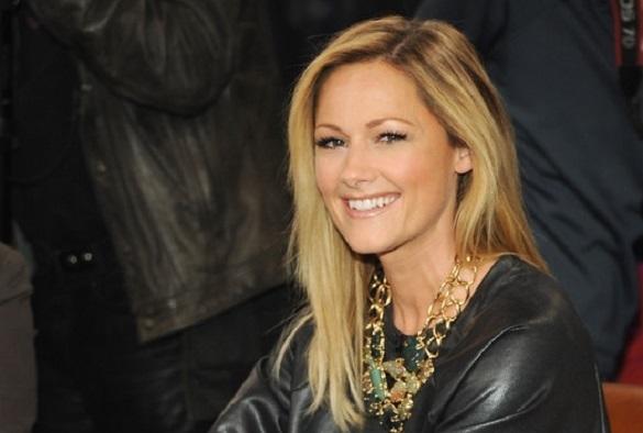 Auf 80 Seiten erhalten Helene Fischers Fans alle Infos zur aktuellen Tournee. Auch exklusive Fotos und Berichterstattungen sind im Magazin enthalten. Helene Fischer Magazin Paradies