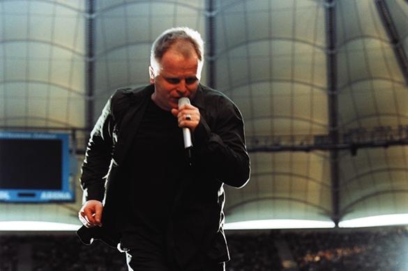 Herbert Grönemeyer in Berlin - ein Heimspiel für den Sänger. Das machte sich gestern Abend besonders bemerkbar. Herbert Grönemeyer Konzert Berlin
