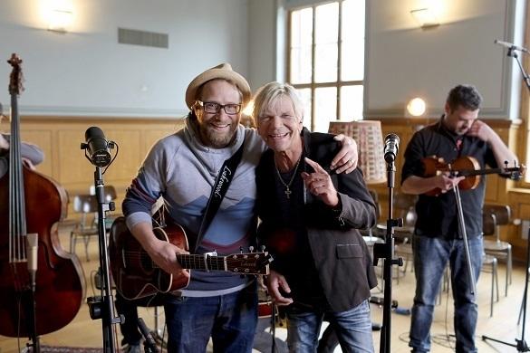 Der Schlagerrocker feiert mit seinem Hit Verdammt, ich lieb' dich bald 20-jähriges Jubiläum. Heute Abend ist er der Stargast bei Gregor Meyle in Meylensteine. Matthias Reim Gregor Meyle Meylensteine VOX