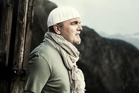 DJ Ötzi, Nik P. und Andreas Gabalier nehmen Anteil an der Amokfahrt in Graz. Auf Facebook teilen sie ihre Gedanken. DJ Ötzi Trauer Graz