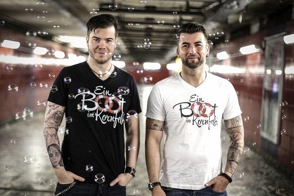 Die gut gelaunten Schlager-DJs Schwebende Wälder veröffentlichten bereits vor einem Jahr Meine Schlager Vol. 1. Heute erscheint die Fortsetzung Meine Schlager Vol. 2 im Handel. Schwebende Wälder Musikneuerscheinung Meine Schlager Vol. 2