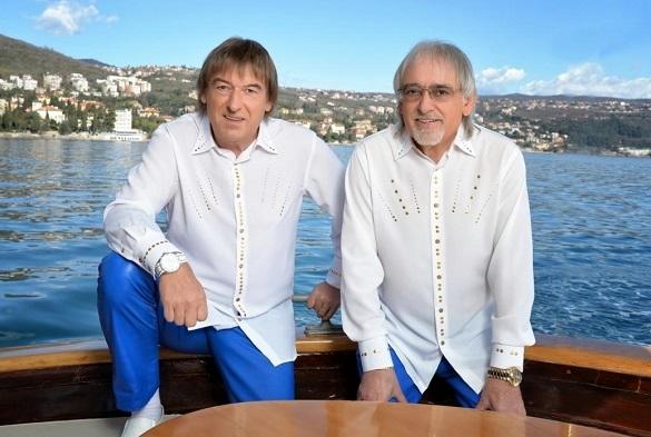 Die Amigos statten der heutigen Jubiläumsfolge der NDR Talk Show einen Besuch ab. Ihr aktuelles Album sicherte sich in der letzten Woche Platz eins der Charts. NDR Talk Show Amigos