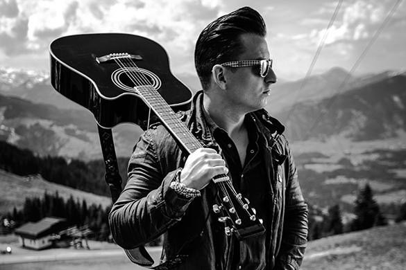 Neben seiner Freundin Silvia Schneider würde Andreas Gabalier auch Barbara Schöneberger nicht von der Bettkante stoßen. Andreas Gabalier Sex Geheimnis