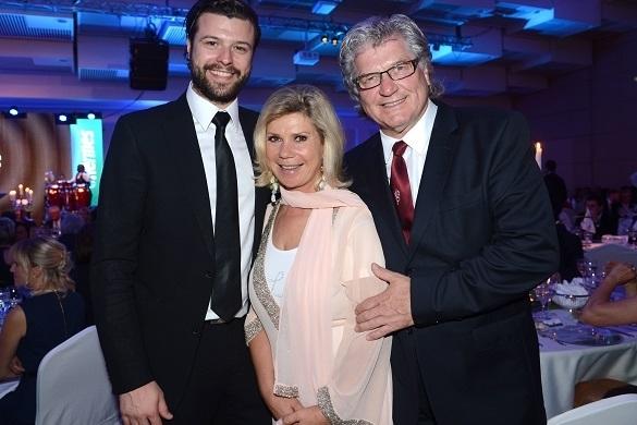 Marianne und Michael sind Eltern von zwei Söhnen. Der Ältere der beiden, Florian, hat nun geheiratet. Marianne und Michael Florian