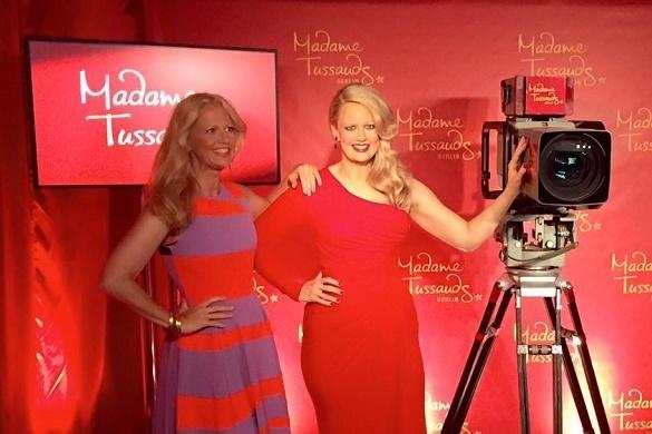 Barbara Schöneberger führte lange Zeit die Wunschliste der Besucher an. Gestern wurde ihre Figur enthüllt. Barbara Schöneberger Madame Tussauds