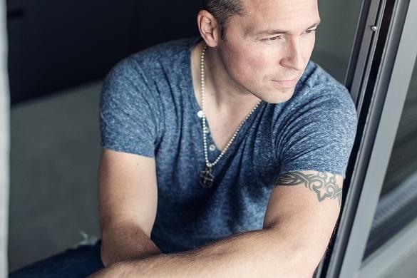Der erfahrene Musiker und Familienvater Mitch Keller startet seine Solokarriere. Am 18. September veröffentlicht er sein Debütalbum Einer dieser Tage. Mitch Keller Debüt-Album Vorgestellt