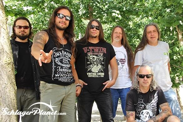 Nicht nur ihr traditionelles Open Air in Finkenberg steht bald an, auch ein neues Album soll in Kürze veröffentlicht werden. Schürzenjäger Interview SchlagerPlanet