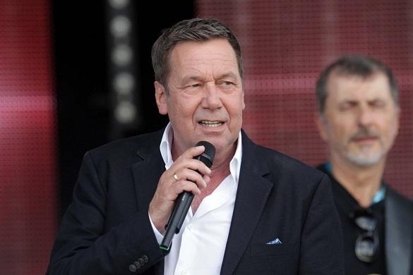Für das nächste Jahr stehen vier KaiserMania-Termine fest. Im Juli und im August 2016 wird er am Elbufer auftreten. Roland Kaiser KaiserMania 2016
