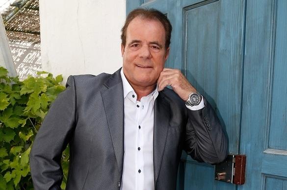 Vom Kinderstar zum Schlagerkönner: Hein Simons Biografie liest sich wie ein wahrgewordener Musikertraum. Hein Simons Wiki