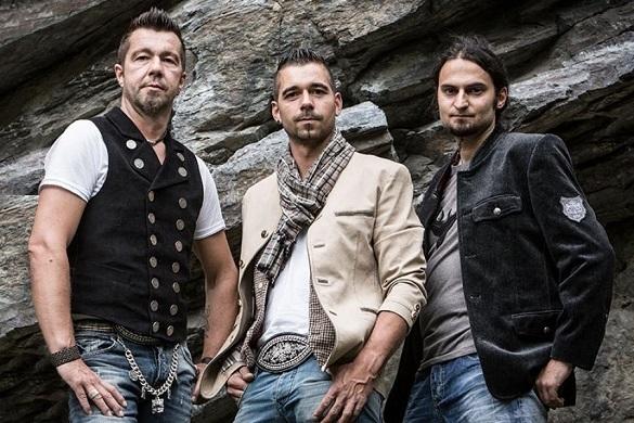 Aus den verschiedensten Musikrichtungen stammend, finden sich die Mitglieder der Band Männer der Berge zusammen. Im September erscheint ihr Debütalbum. Männer der Berge Newcomer Debütalbum