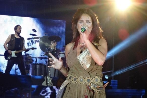 Andrea Berg trat im Rahmen der Filmnächte am Elbufer auf. Ihre Fans waren begeistert. Andrea Berg Dresden Live