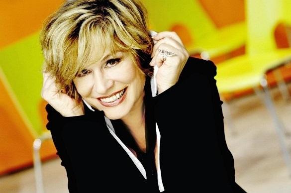 Mary Roos frühstückt am Dienstag, den 1. September 2015, im ZDF beim Servicemagazin „Volle Kanne“. Mary Roos Volle Kanne